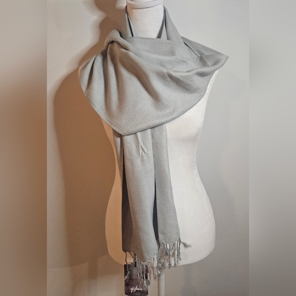 Beautiful Gray / Blue NWT Kolkata Cashmina Scarf